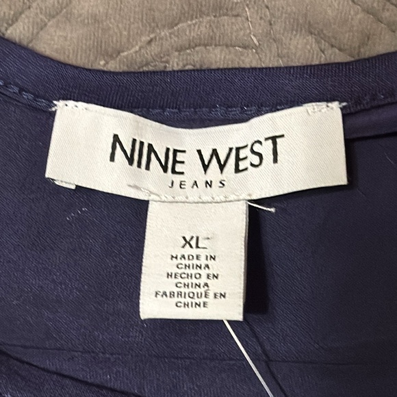 NINE WEST Flutter Sleeve Top. Size XL - Picture 6 of 13